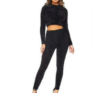 2 piece set, with feather lije details. Black